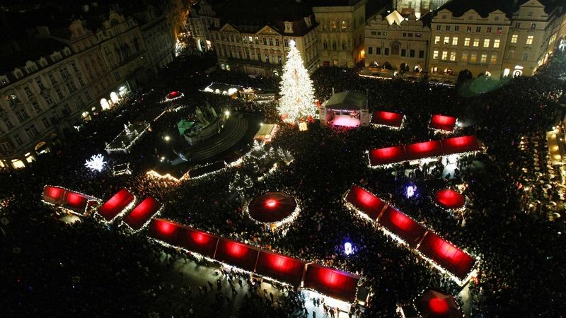 Praha zrušila kulturní program na vánočních trzích na Staroměstském náměstí